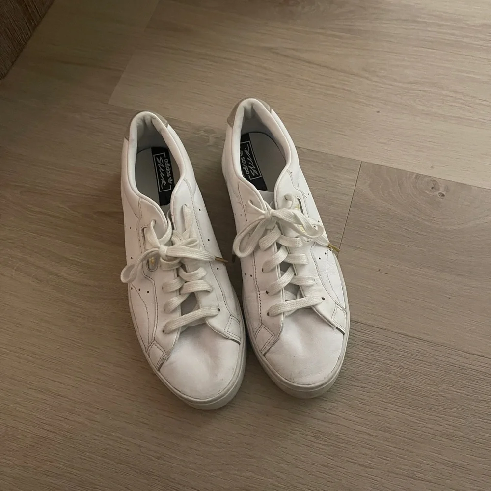 Adidas Skeek 72 Triple White Women Sneakers Sz 9 - Picture 6 of 9